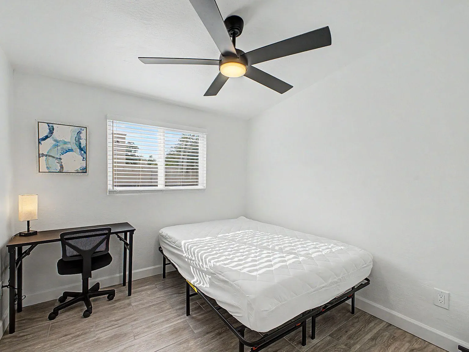 4 bed, 4.0 bath, 2600 sqft, $884 — Photo 3