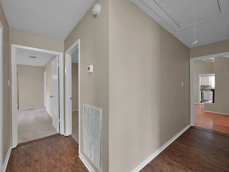 16858 Gleneagle Dr N — Photo 24