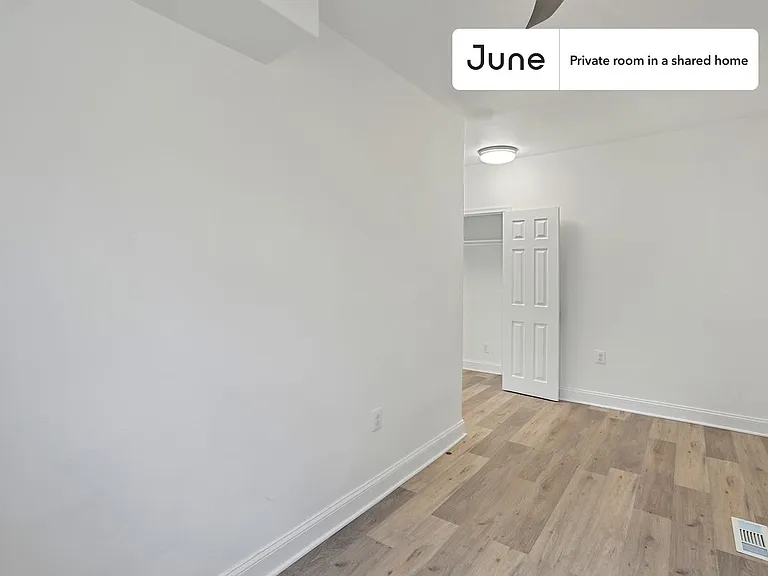 529 42nd St NE #B — Photo 3