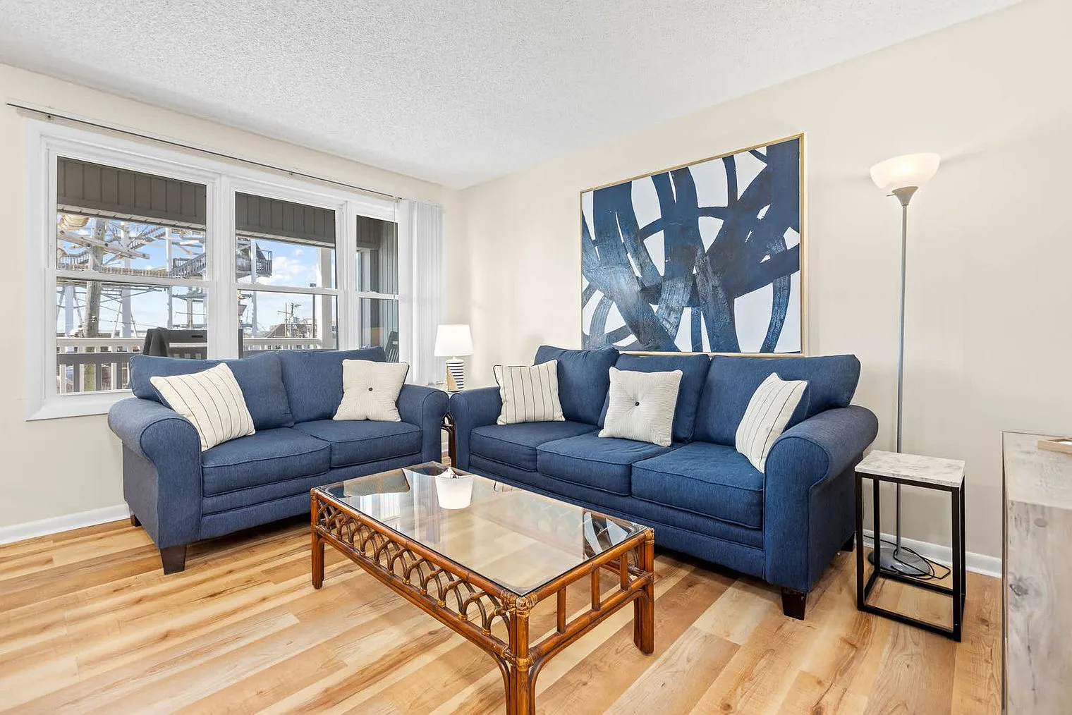 1 bed, 1.0 bath, 592 sqft, $4,301 — Photo 1