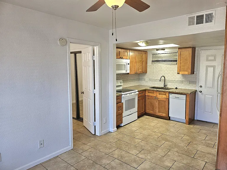 4313 N 19th Ave #206 — Photo 5