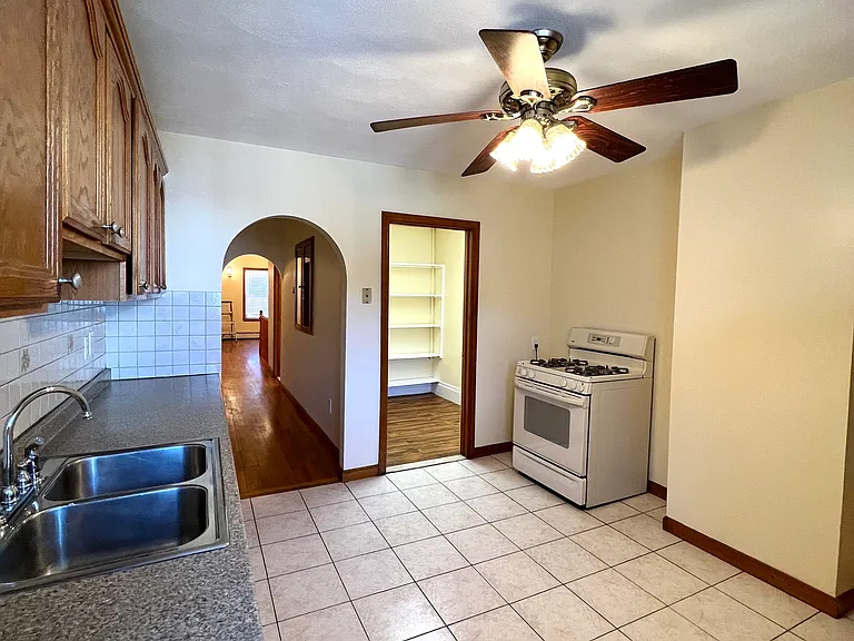 225 Holland St #3 — Photo 3