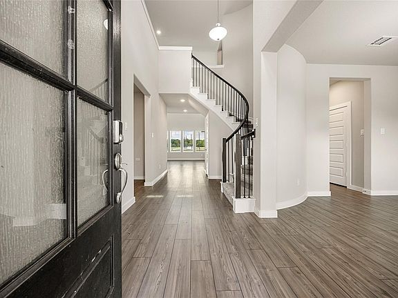 5th image of 5814 Wayne Way