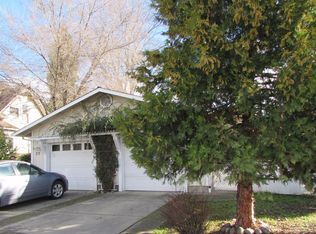 715 SE 8th St, Grants Pass, OR 97526