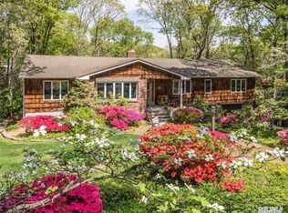 35 Argyle Pl, Smithtown, NY 11787