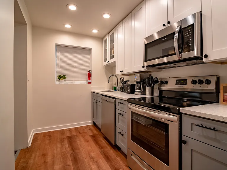 117 E Bellevue Pl #4 — Photo 7