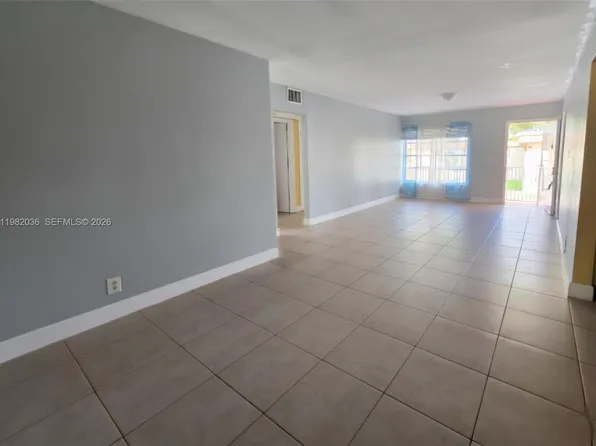 12850 SW 43rd Dr APT 250B, Miami, FL 33175