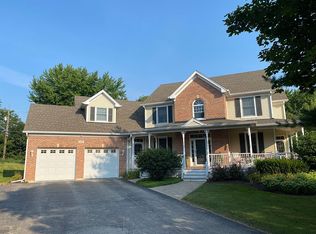 628 Carlisle Ct, Sugar Grove, IL 60554