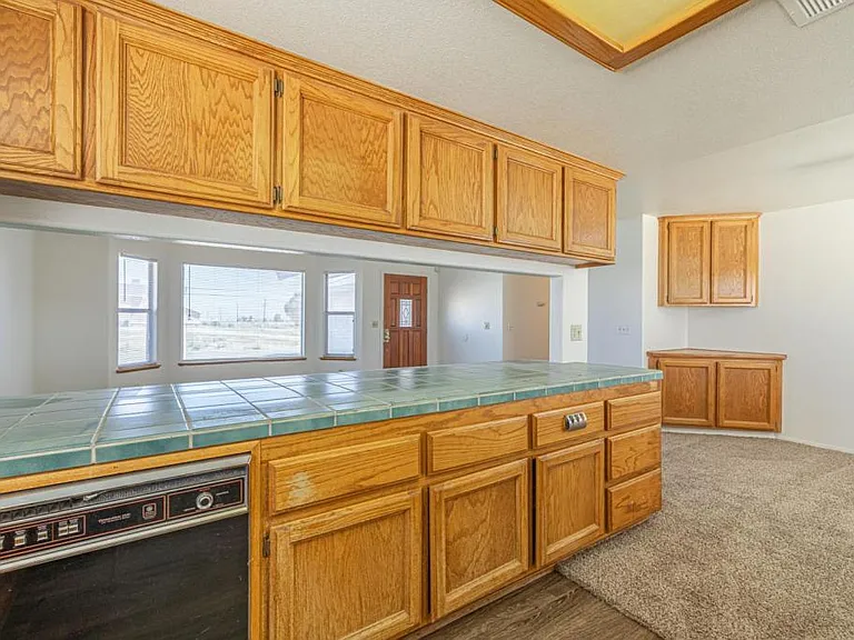 6940 Quezon Ave — Photo 15