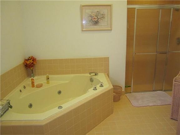 4th image of 2320 W Lake Miramar Cir