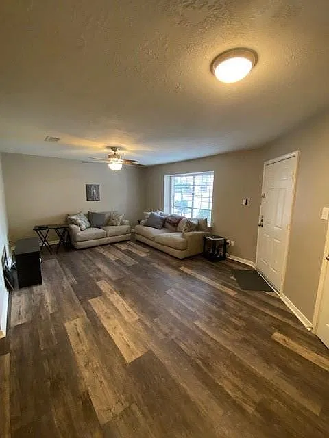 1 bed, 1.0 bath, 669 sqft, $975 — Photo 2