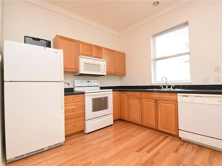 2102 Greenwood Ave #B — Photo 4