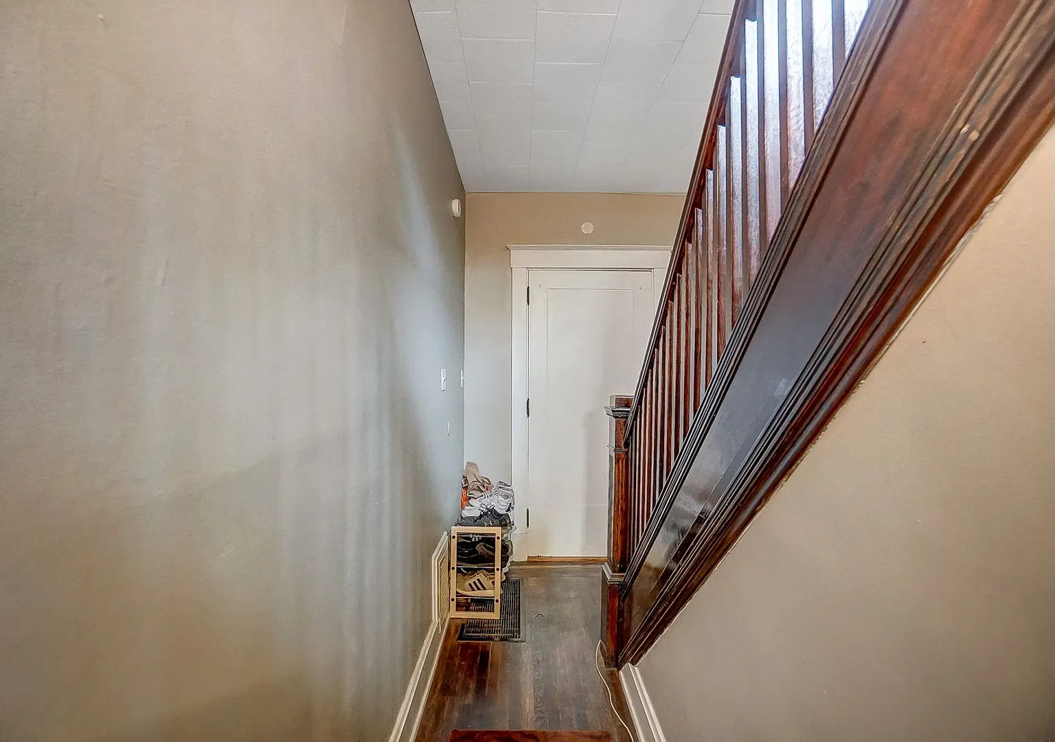 350 Volkert Ave — Photo 4