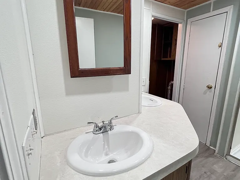 6718 Betty Ln — Photo 17