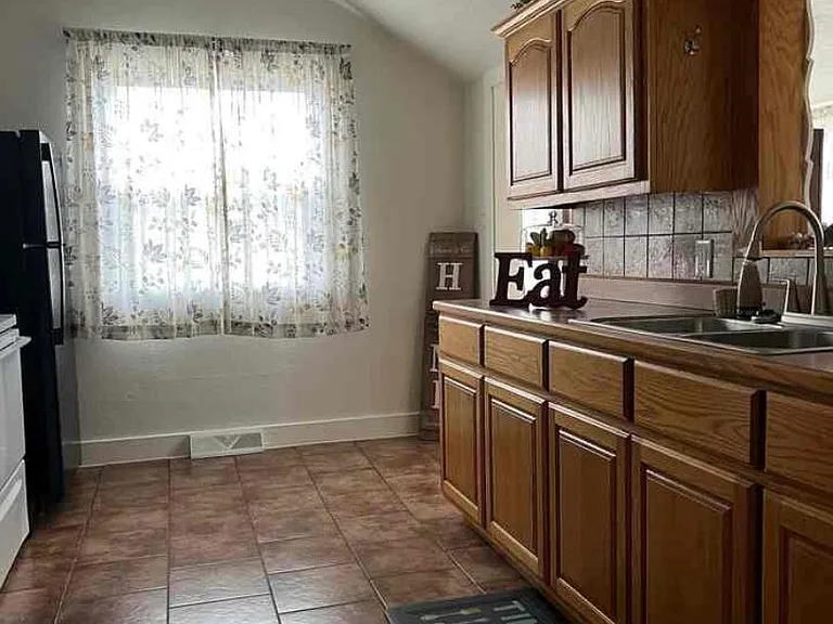 217 W Hickory St — Photo 9