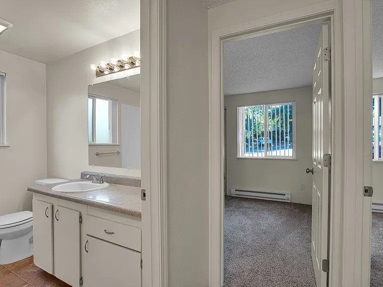 Riverview Apartments — Photo 34