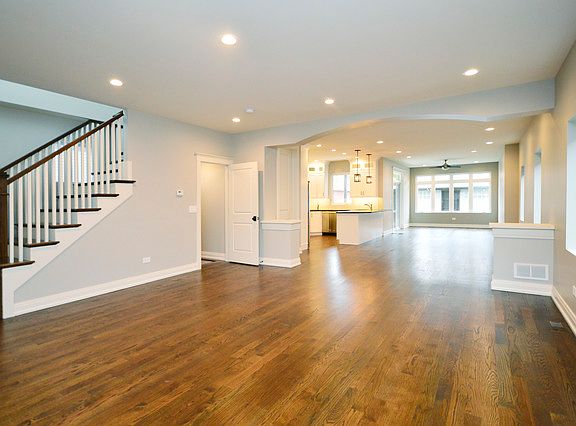 5th image of 3116 W Jarvis Ave