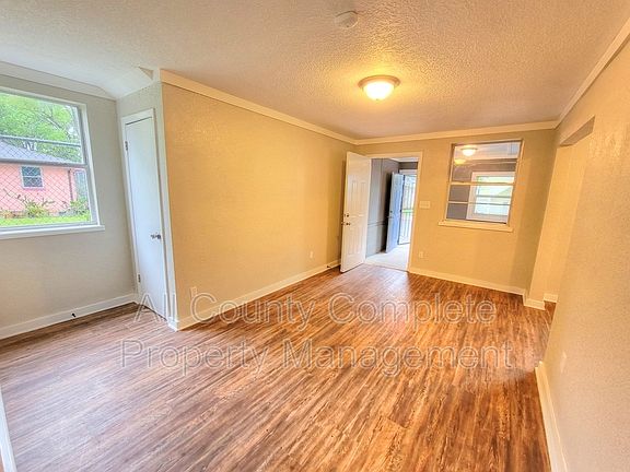 4th image of 1353 W 25th St