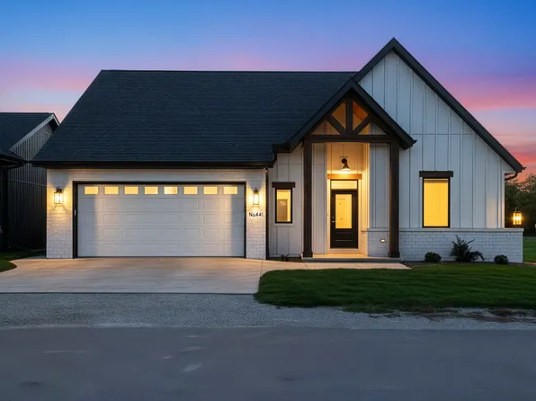 444 Riverview Ridge Pl, Combined Locks, WI