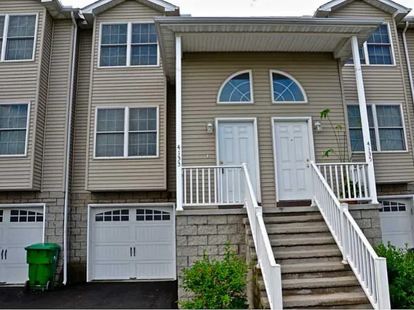 4133 Wood Hills Dr, Erie, PA 16510