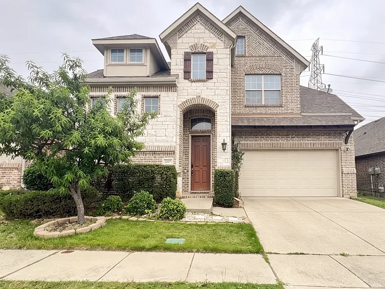 2857 Edinburgh Dr — Photo 1
