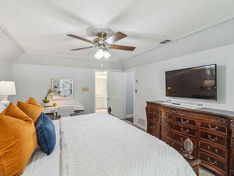 1428 Chatsworth Ln — Photo 11