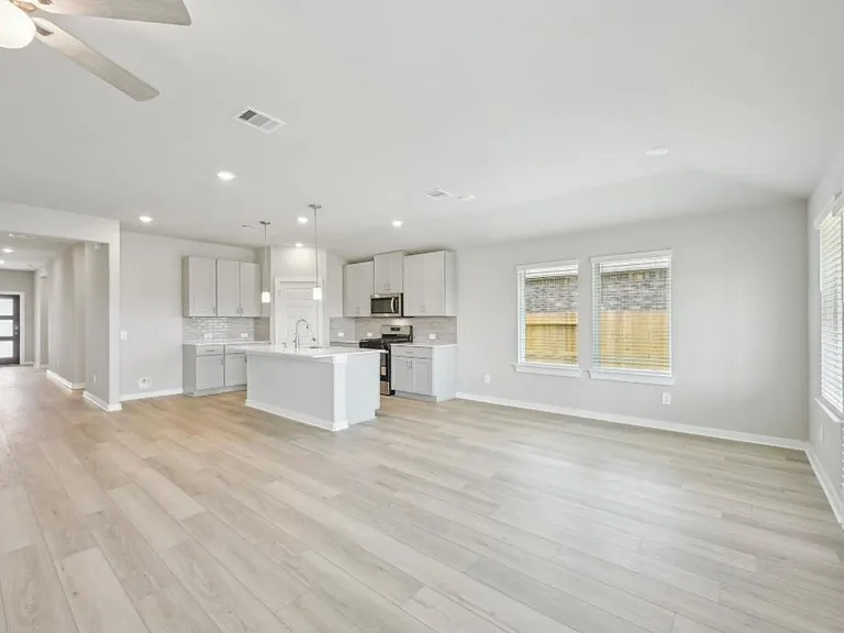 3415 Zilker Ln — Photo 4