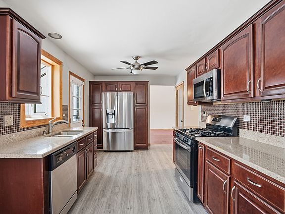 4th image of 17910 Millstone Rd