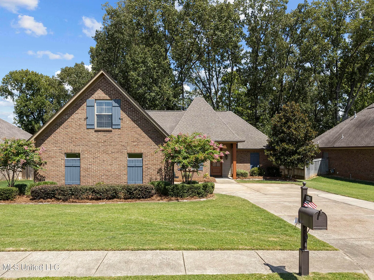 3 bed, 2.0 bath, 2021 sqft, $2,695 — Photo 3