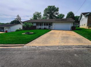 1402 Shelley Dr, Vandalia, IL 62471