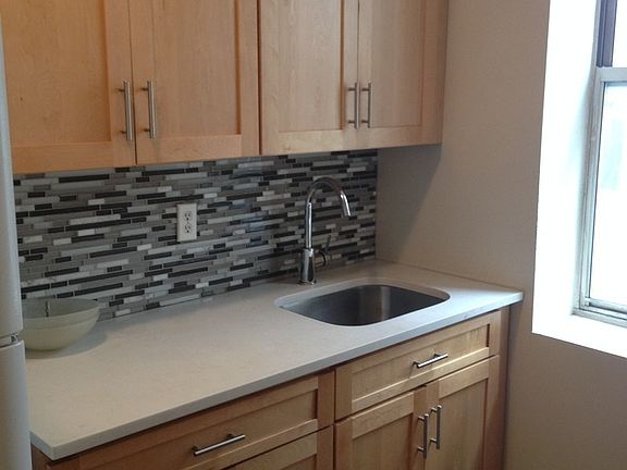 4th image of 1564 Lincoln Pl APT 1R