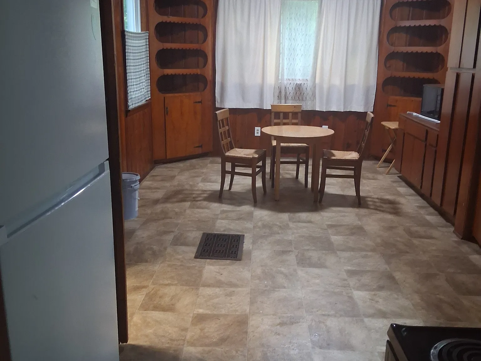 4 bed, 2178 sqft, $1,800 — Photo 2