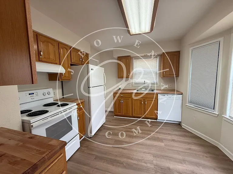 1014 Mackow Dr — Photo 2