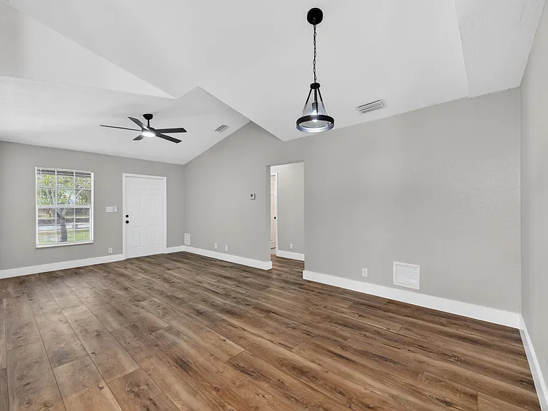 351 NW 8th Ave — Photo 11