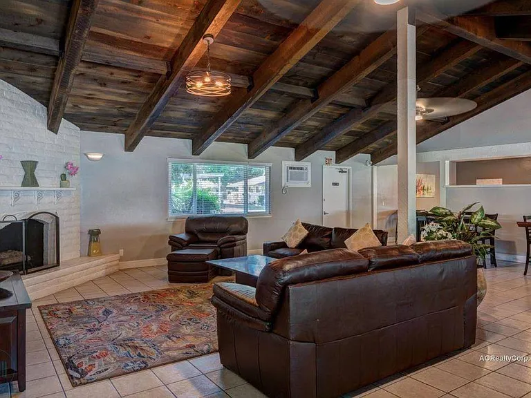 Chico Villa East Apartments — Photo 11