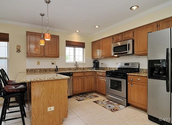 5th image of 803 Cambridge Dr