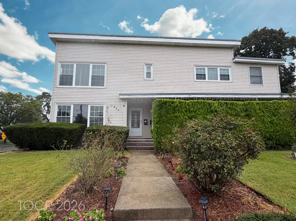 6-25 1st St Floor 1, Fair Lawn, NJ 07410