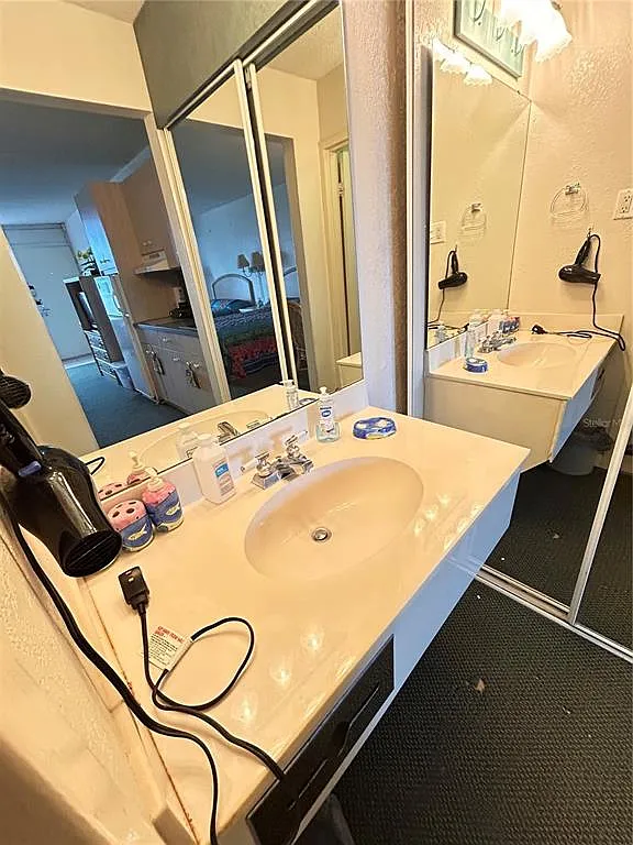 1 bed, 1.0 bath, 300 sqft, $900 — Photo 4