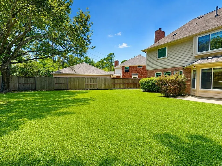 23027 Lodgepoint Dr — Photo 12