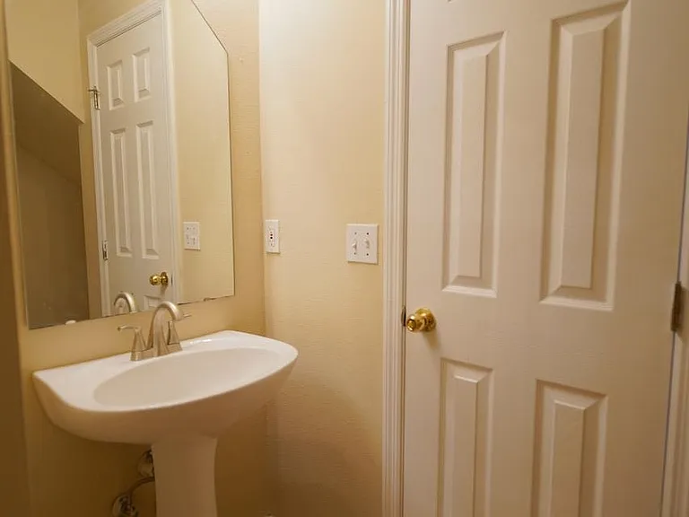 847 W Georgia St #2 — Photo 12