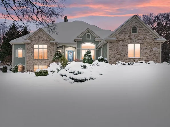 W261N2830 Woodburne COURT, Pewaukee, WI 53072