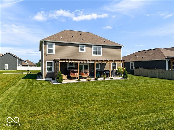 3rd image of 615 Blarney Dr