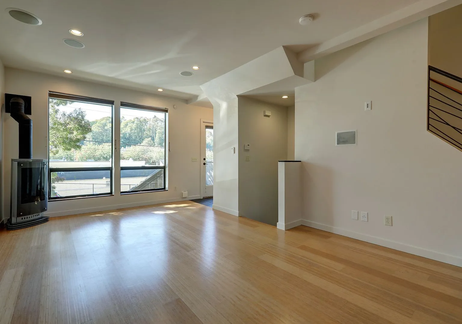 Beautifully Designed 2 Bedroom/3 Bath Columbia City Townhome with a Roof Top Deck! — Photo 3