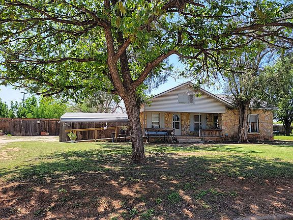 2nd image of 820 Oak