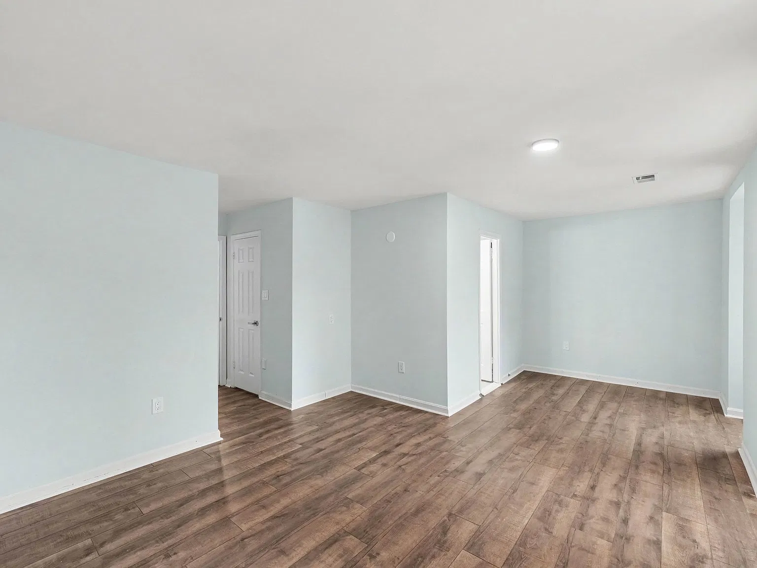 3 bed, 3.5 bath, 1584 sqft, $3,500 — Photo 3