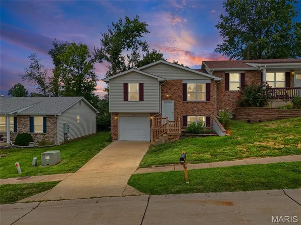 2205 Berrywood Ct, Arnold, MO 63010