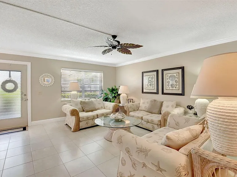 595 Normandy Ln #M — Photo 2