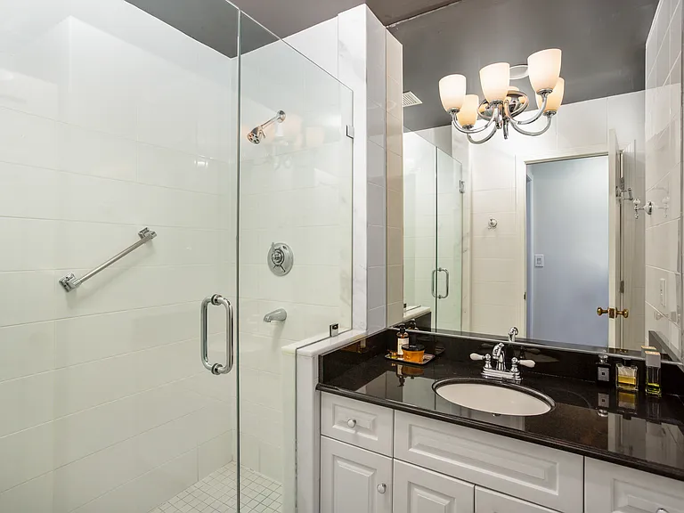 15 Lafayette Ct #6D — Photo 1