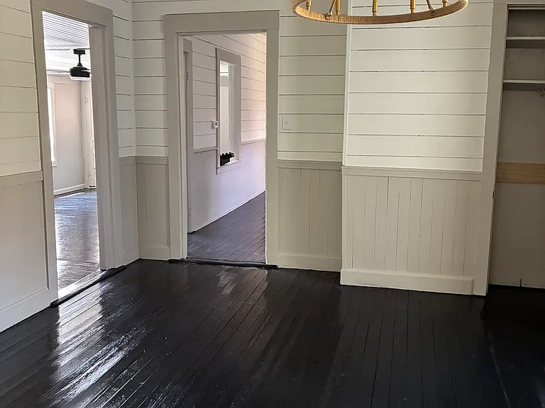 122 S Main St — Photo 2