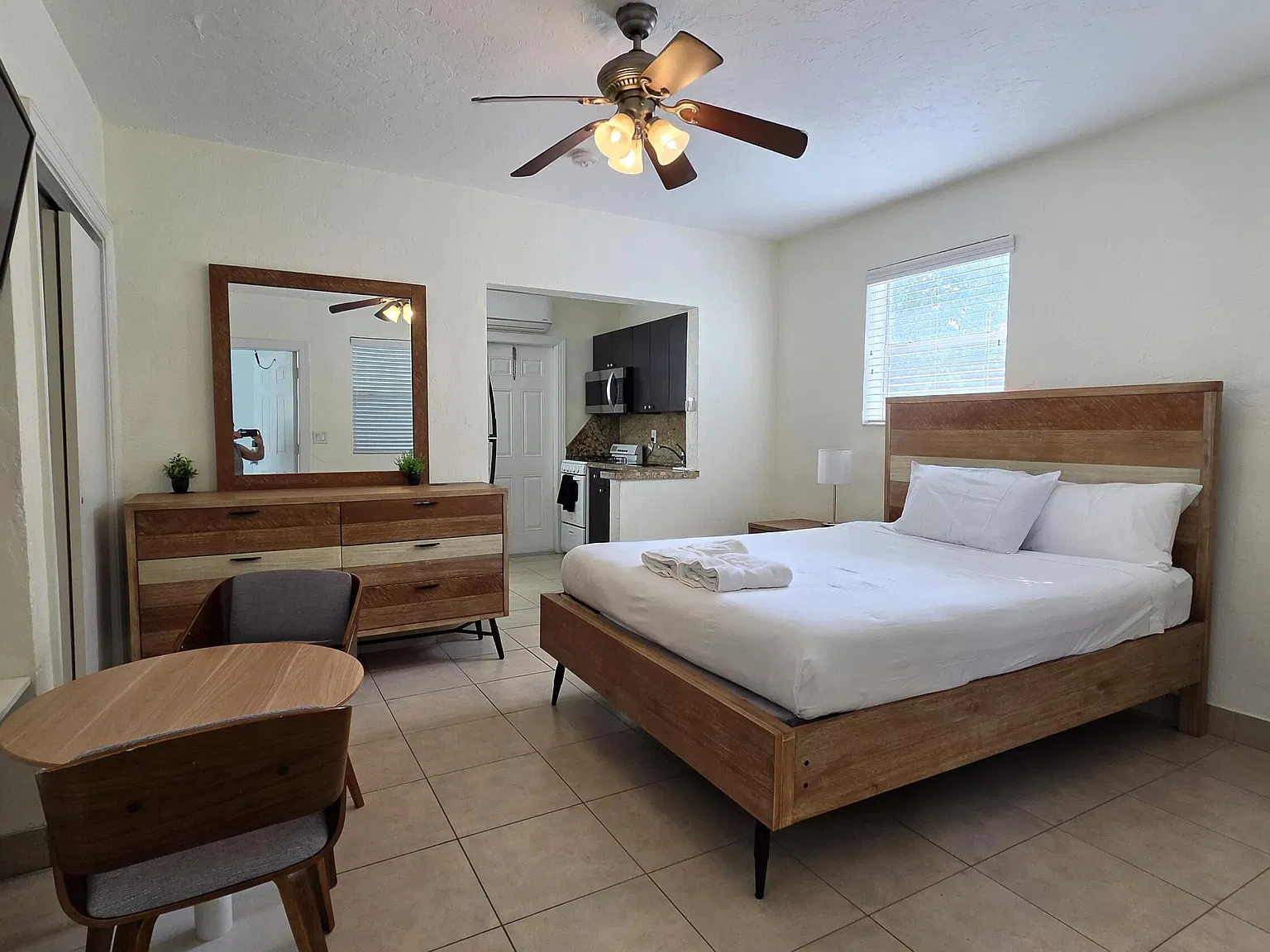Studio, 1.0 bath, 3667 sqft, $1,400 — Photo 2